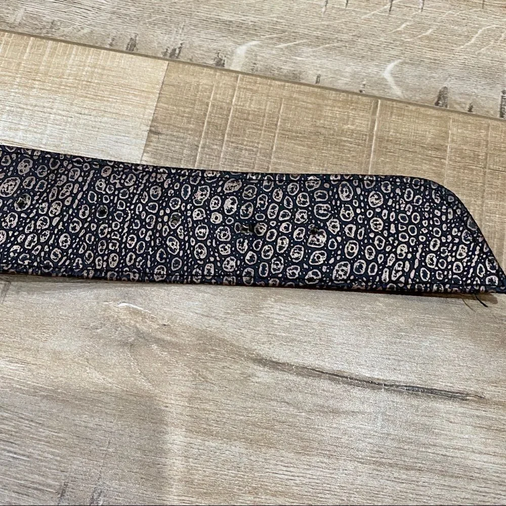 VINTAGE 80s Gold Embossed Waist Belt Bow & Buttons